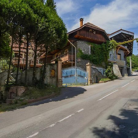 Studio, Lit Queen Size, NETFLIX et WIFI, parking, HYPERCENTRE a 400m, lave vaisselle, arrivee tardive possible avec boite a cles Albertville Extérieur photo