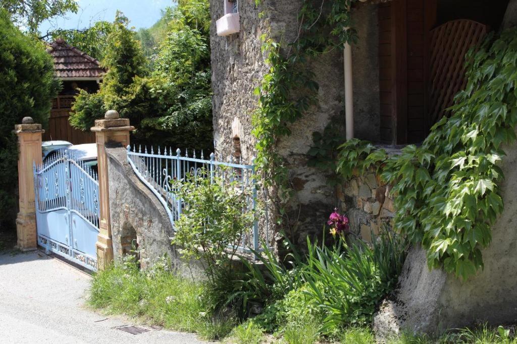 Studio, Lit Queen Size, NETFLIX et WIFI, parking, HYPERCENTRE a 400m, lave vaisselle, arrivee tardive possible avec boite a cles Albertville Extérieur photo