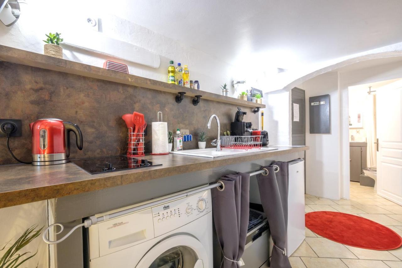 Studio, Lit Queen Size, NETFLIX et WIFI, parking, HYPERCENTRE a 400m, lave vaisselle, arrivee tardive possible avec boite a cles Albertville Extérieur photo