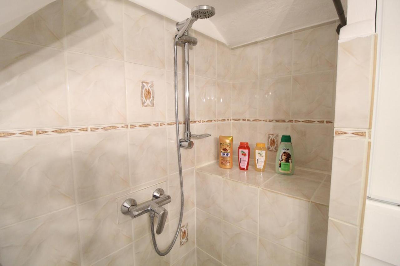 Studio, Lit Queen Size, NETFLIX et WIFI, parking, HYPERCENTRE a 400m, lave vaisselle, arrivee tardive possible avec boite a cles Albertville Extérieur photo